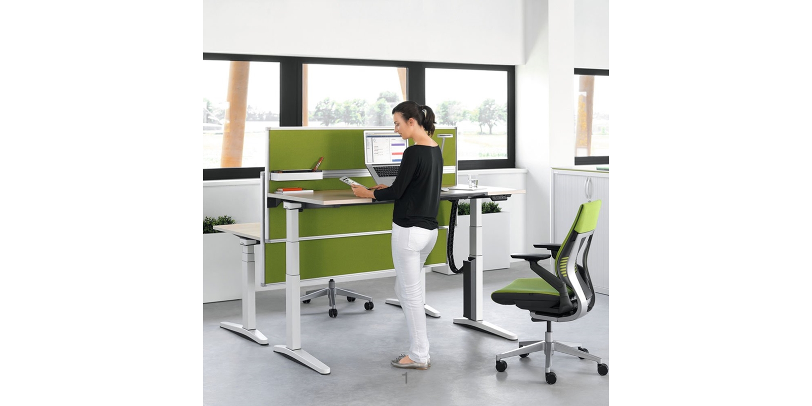 Một số kiểu dáng bàn ghế văn phòng được ưa chuộng hiện nay